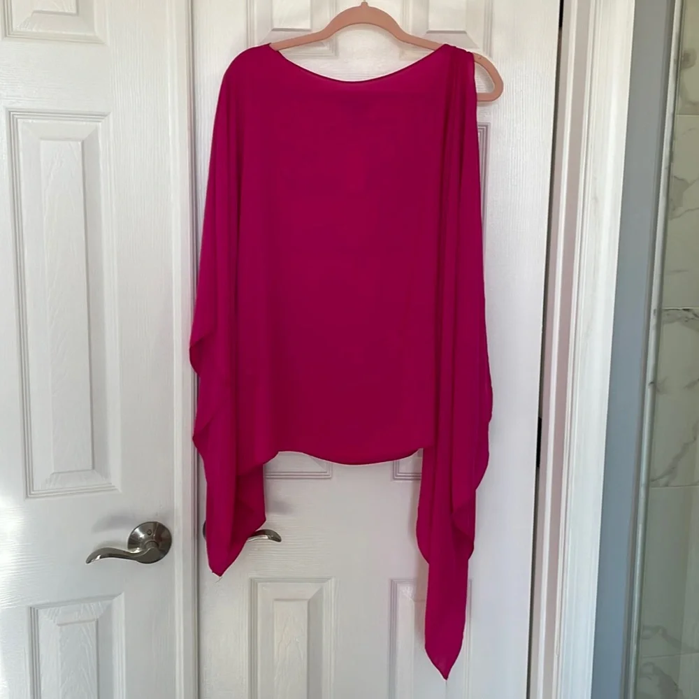 VINCE CAMUTO HOT PINK poncho style boatneck TOP Blouse 1 open shoulder Size M - Picture 3 of 9
